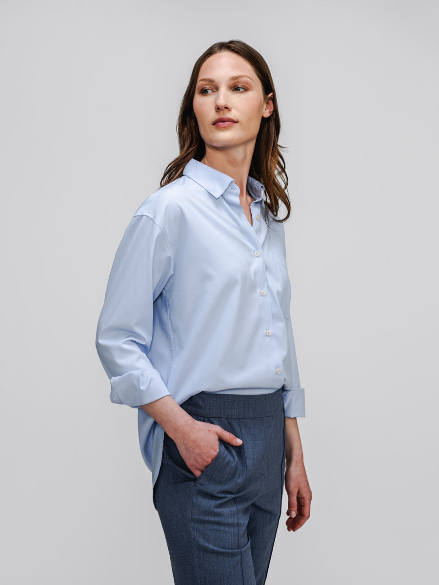 mos-on-model-women-s-velocity-pull-on-pant-calcite-heather-aero-zero-oversized-shirt-light-blue-1